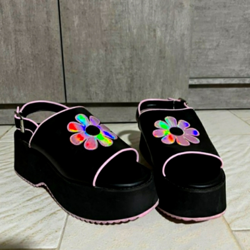 New Delia's One Way Ticket platform sandals 10